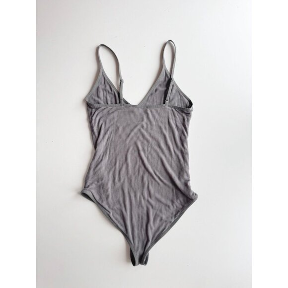 Aritzia TALULA Kinver Graphite Grey Ribbed Modal Jersey V-Neck Bodysuit, Size XS - Picture 4 of 13